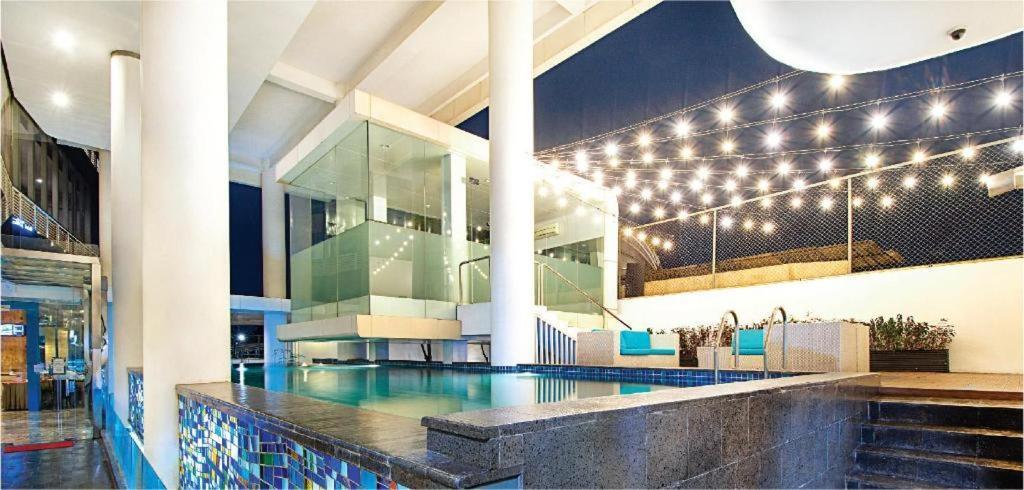 Blue Sky Hotel Petamburan Jakarta Extérieur photo